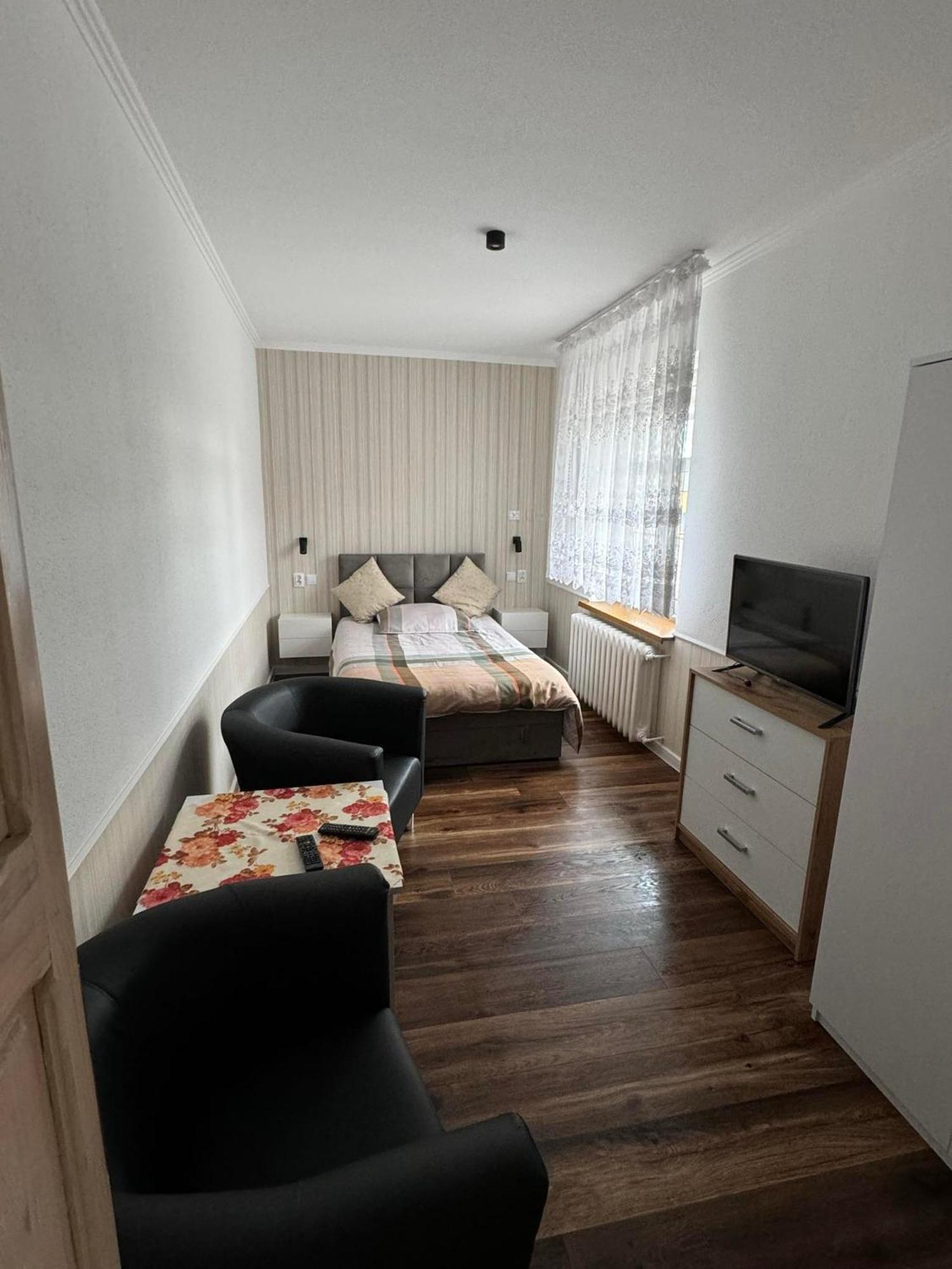 Pokoje Goscinne Straznica Jarosławiec Exterior foto